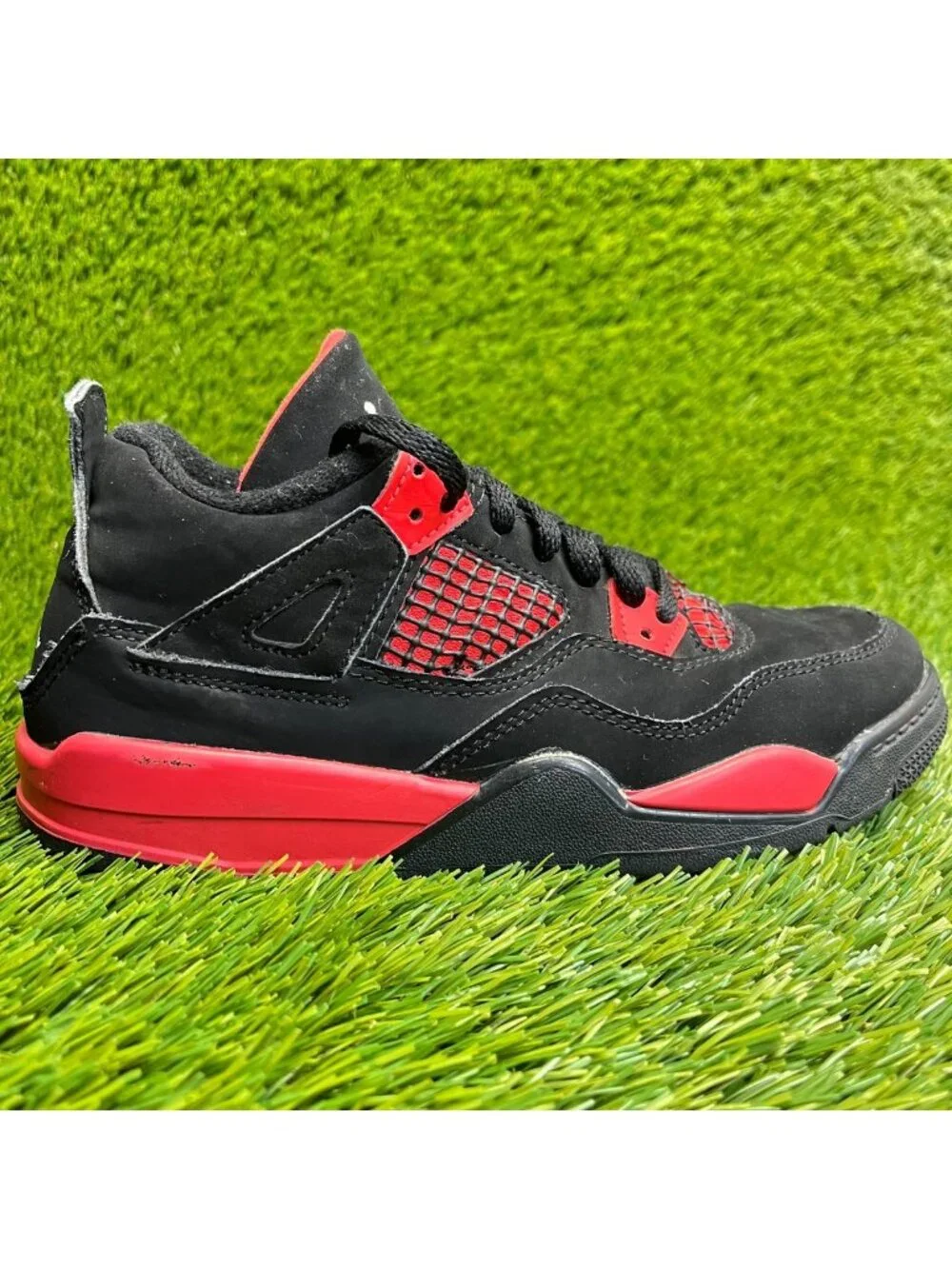 Nike Air Jordan 4 Retro Boys Size 3Y Black Red Athletic Leather Shoes Sneakers